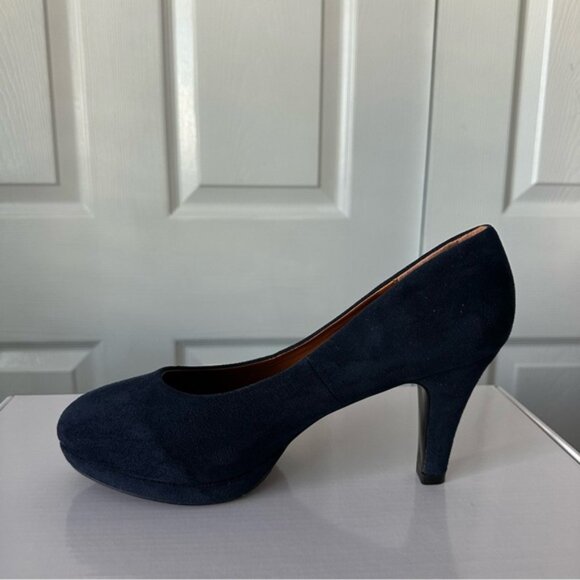 Boston Design Studio Women's 9W Faux Suede Heels Round Toe & Platform Sole Pumps - Picture 2 of 16